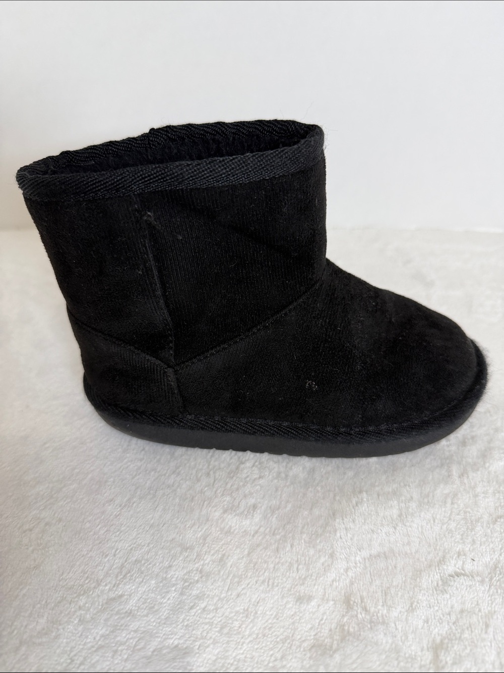 The Children’s Place Kids Black Cozy Slip-On Boot Size 10
